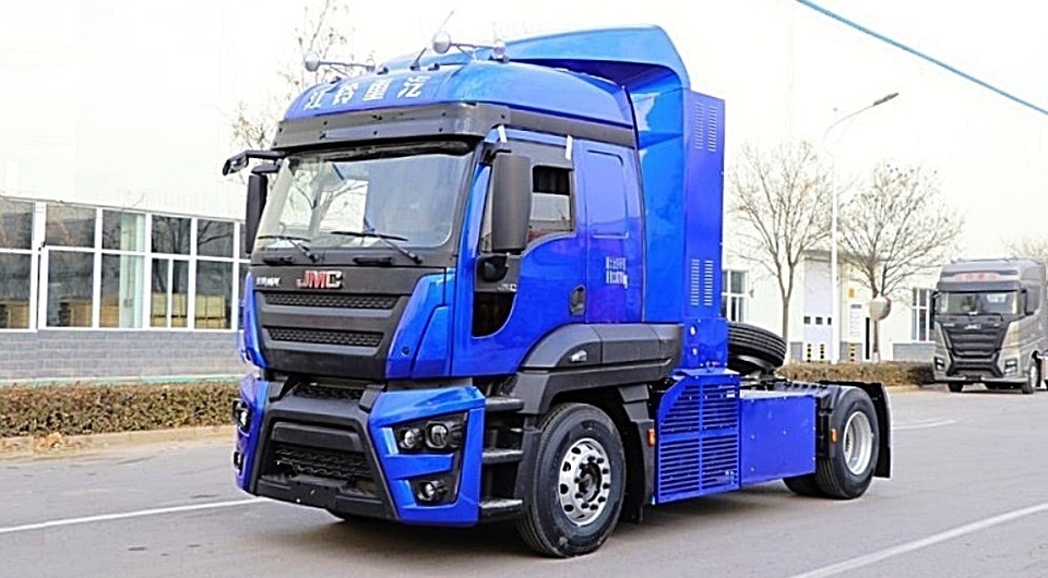 Китайский тягач jac